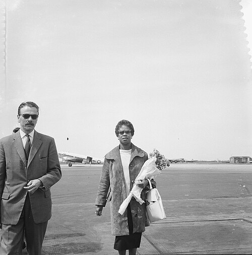 Sarah Vaughan arriving